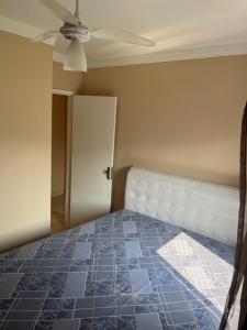 Lindo apto 3 qtos, a 350 mtrs praia da enseada com serviço de praia e portaria 24 hrs próx casa grande hotel, hipermercados, farmácias bancos