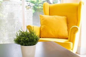 LARGE Modern House, Sleeps 17 with Parking