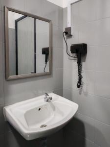 23 Inn Singlebed Share Bathroom No Window