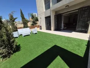 Abdoun luxury apartment with terrace & shared pool - El Buneiyat Shamaliah