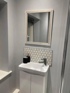 Cosy Apartment above Village Pub