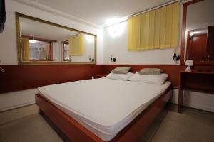 Vila sa Bazenom, Horizont