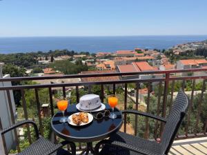 Accommodation Đivanović with sea view