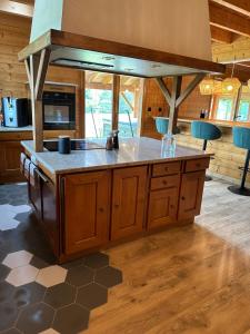 Maisons de vacances Chalet dans un ecrin de verdure avec SPA privatif : photos des chambres