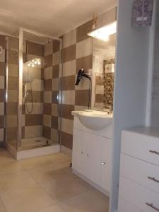 Appartements Appartement Pont l-Abbe Entre ocean et campagne : photos des chambres