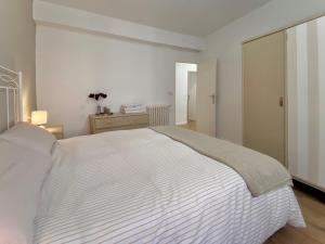 Bonjour Cathedrale by ARoom VUT-LE-1187