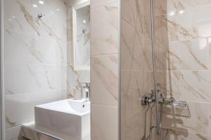 Turtle Cove Cottage, Beachfront