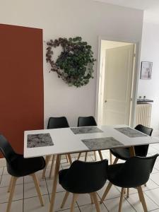 Appartements Tres grand appartement ancien avec petit jardin : photos des chambres