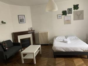 Très grand appartement ancien avec petit jardin