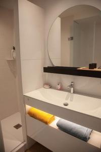 Appartements appartement vue mer avec piscine et parking : photos des chambres
