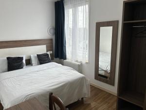 Hotels Le Clemenceau Hotel et Appart'hotel & Restaurant 