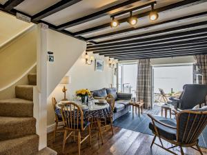 2 Bed in Aberdovey DY011