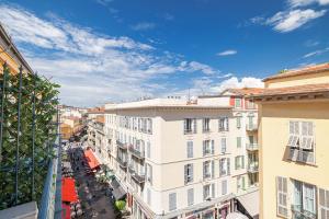 Massena Street - 1 Bdr Duplex with AC & Parking