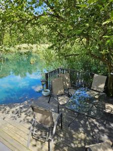 Luxury Lakeside Caravan with hottub and private fishing peg, Tattershall Lakes