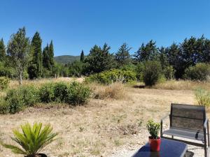 Maisons de vacances Logement au calme a LOURMARIN : photos des chambres