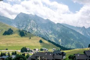 Maisons de vacances Slow Chalet MtBlanc Soleil Ski-inout Nice View Balcony Elevator Parking : photos des chambres