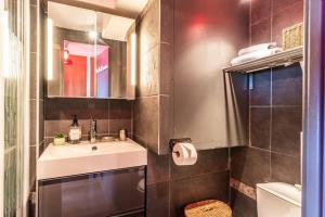 Maisons de vacances Slow Chalet MtBlanc Soleil Ski-inout Nice View Balcony Elevator Parking : photos des chambres