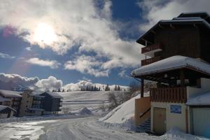 Maisons de vacances Slow Chalet MtBlanc Soleil Ski-inout Nice View Balcony Elevator Parking : photos des chambres