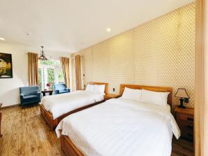 Phòng Deluxe gia đình Có ban công (Deluxe Family Room with Balcony)