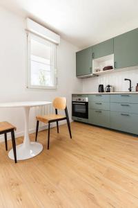 Appartement cosy avec terrasse proche de Paris