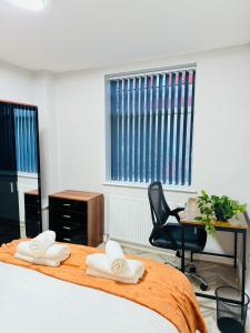 Ashton-U-Lyne Private Ensuite room near Station