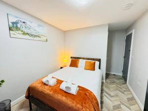 Ashton-U-Lyne Private Ensuite room near Station