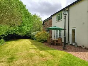 Home outside Abergavenny - Llangattock Lingoed