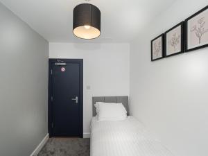 3BR Haven Retreat in Wallasey with FREE Street Parking