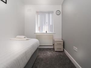 3BR Haven Retreat in Wallasey with FREE Street Parking