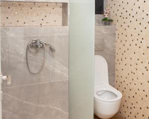 Villa Llanaj Residence 5 by Luxlikehome