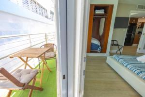 King 1 Bed Apt with rooftop pool C202