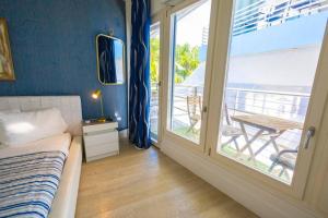 King 1 Bed Apt with rooftop pool C202