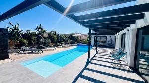 Casa Carica with heated pool in Lajares