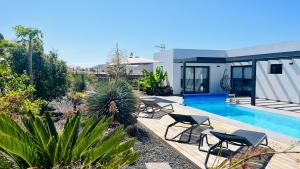 Casa Carica with heated pool in Lajares