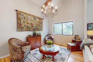 Gorgeous Little River Escape