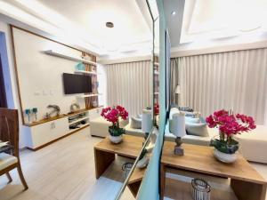 Luxury Gateaway Penthouse in front of Hard Rock