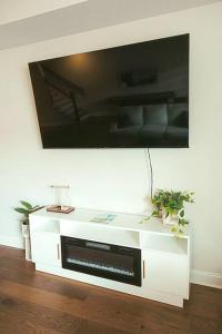 Historic Freshly Renovated 8-Bedroom Townhomes - Downtown Loudon