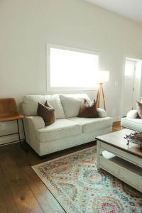 Historic Freshly Renovated 8-Bedroom Townhomes - Downtown Loudon