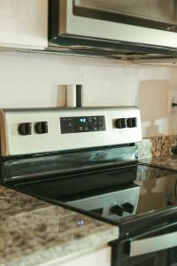 Historic Freshly Renovated 8-Bedroom Townhomes - Downtown Loudon