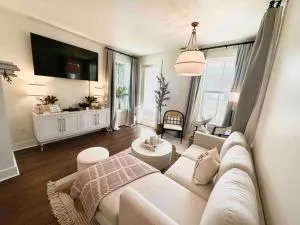 Stylish Cozy Family Cottage with Golf Cart - 1 mile to Dwntn Ocean Springs and beach - Gulf Park Estates