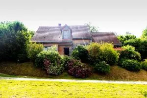 Chalet chaleureux à Marigny-l'Église avec vue sur lac et montagne - Marigny-lʼÉglise