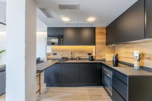 Apartamento moderno con vistas al mar cerca del puerto 2 dormitorios 2 baños