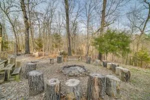 Cozy Rogers Studio Apt with Lake Access and Fire Pit! - روجرز