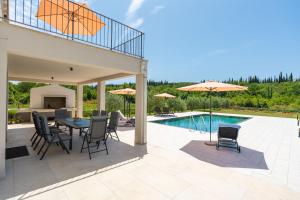 Green & Blue Five Bedroom Villa with Private Pool and Complete Privacy