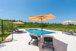 Green & Blue Five Bedroom Villa with Private Pool and Complete Privacy