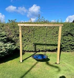 Modern 1 plans villa med jacuzzi och skön trädgård