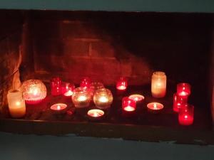 Kurren tupa linnunlaulun keskellä, saunomismahdollisuus