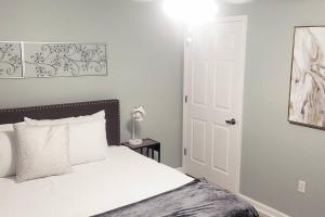 Beautiful 1st Floor Unit half Mile from Amazing Beach