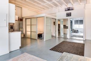 Downtown Los Angeles Condo with Rooftop Pool Access