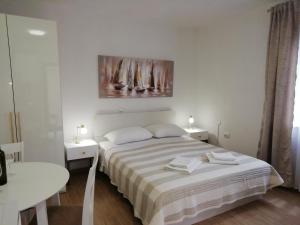 Studio Apartment in Nin with Sea View, Terrace, Air Conditioning, Wi-Fi (4868-1) 